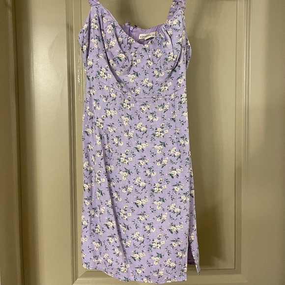 Women's Summer Dress - Picture 2 of 3